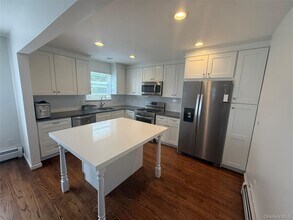 98 E Sunnyside Ln in Irvington, NY - Foto de edificio - Building Photo
