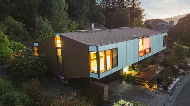 100 Wimbledon Way in San Rafael, CA - Building Photo - Building Photo