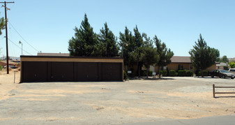 15761 Serrano Rd in Apple Valley, CA - Building Photo