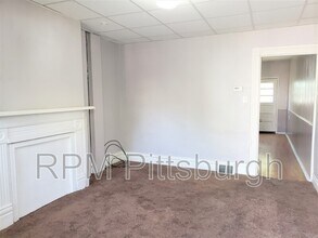 4554 Rosina Way in Pittsburgh, PA - Building Photo - Building Photo