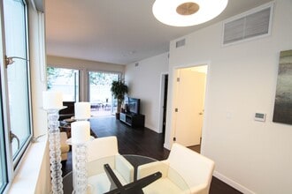 525 | SMB in Santa Monica, CA - Building Photo - Building Photo