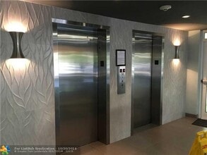3250 NE 28th St, Unit 205 in Fort Lauderdale, FL - Building Photo - Building Photo