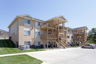 Chadwick Apartments in Bellevue, NE - Building Photo