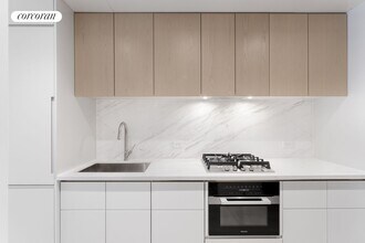 208 Delancey St in New York, NY - Building Photo - Building Photo