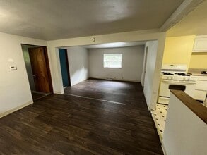 319 1/2 1st St in Leechburg, PA - Building Photo - Building Photo