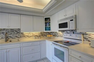 2743 Ocean Dr, Unit APT 39E in Vero Beach, FL - Building Photo - Building Photo