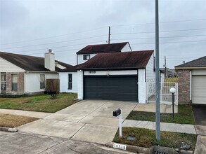 10719 Bellfair Dr in Houston, TX - Building Photo - Building Photo