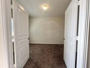 5012 Lexington Meadow Ln in Austin, TX - Foto de edificio - Building Photo