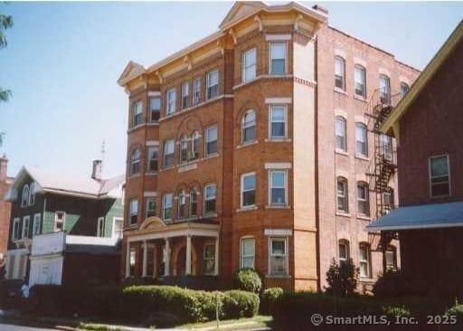 155 Washington St in New Britain, CT - Foto de edificio