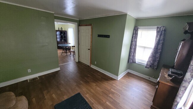 8 E Clinton St in Johnstown, NY - Building Photo - Building Photo