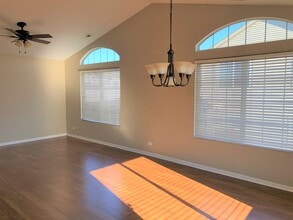 1609 Fredericksburg Ln in Aurora, IL - Building Photo - Building Photo