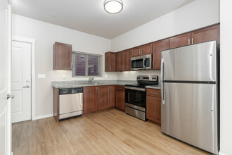 56 Commons Apartments in Portland, OR - Building Photo - Interior Photo