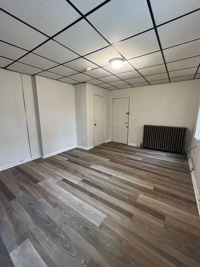 136 E Walnut St