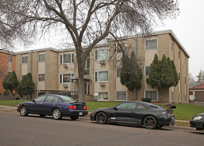 1329 Conway St in St. Paul, MN - Foto de edificio - Building Photo