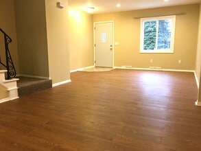 2339 Rockspring Rd in Toledo, OH - Building Photo - Building Photo