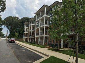 Manor at Broad Street in Fairburn, GA - Foto de edificio - Building Photo