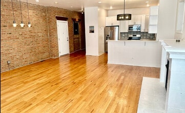 5739 S Michigan Ave in Chicago, IL - Building Photo - Building Photo