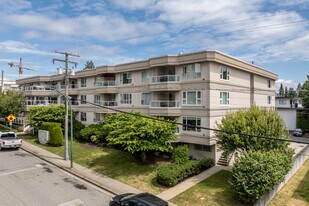 Franklin Place in White Rock, BC - Building Photo