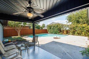 2121 Poppy Ln in Richardson, TX - Building Photo