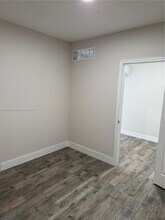 15740 SW 102nd Pl in Miami, FL - Foto de edificio - Building Photo