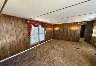 1025 E Owings St in Denison, TX - Building Photo - Building Photo