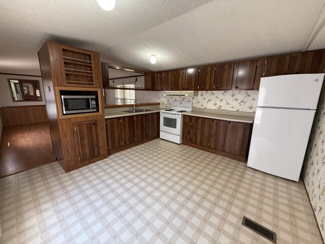 147 Hiatt Ln in West Jefferson, NC - Building Photo - Building Photo