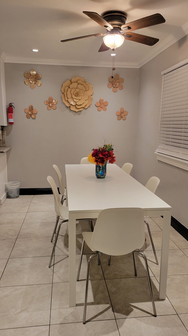 2620 England St, Unit 3 in Huntington Beach, CA - Building Photo - Building Photo