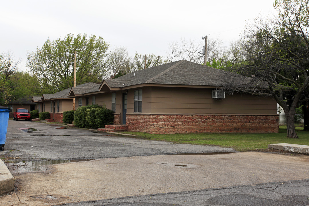 3303 N Hammond Ave in Bethany, OK - Building Photo