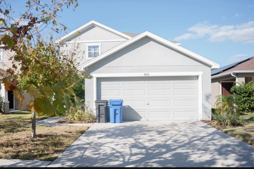 7418 Indigo Oasis Ct in Gibsonton, FL - Building Photo