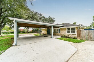 1210 Vince St in Pasadena, TX - Foto de edificio - Building Photo