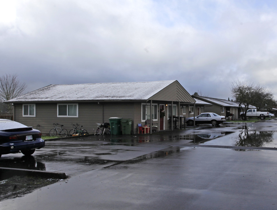 Mountain View Duplexes in Newberg, OR - Building Photo