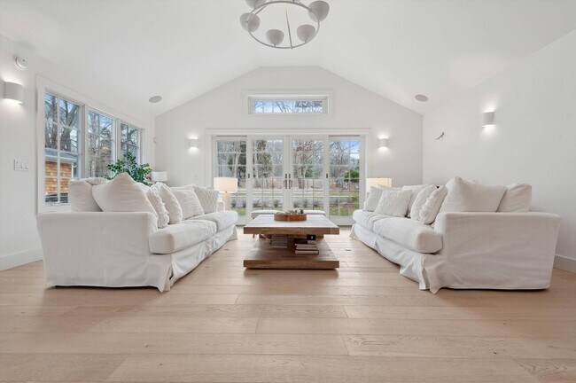 property at 5 Dogwood Ave