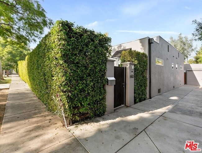 8833 Ashcroft Ave in West Hollywood, CA - Building Photo - Building Photo