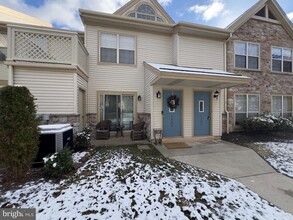 1806 Foxmeadow Cir-Unit -CONDO 1806 in Royersford, PA - Foto de edificio - Building Photo
