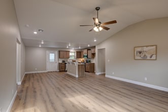 1242 Sheila Ann Dr in Carthage, MO - Foto de edificio - Building Photo