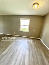 7401 E 49th St in Kansas City, MO - Building Photo - Building Photo