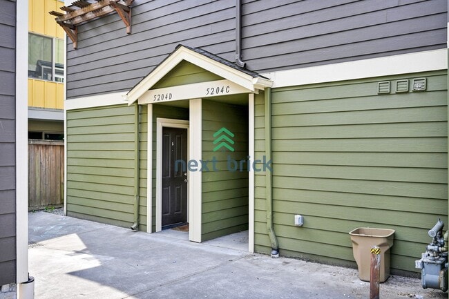 property at 5204 Delridge Wy SW