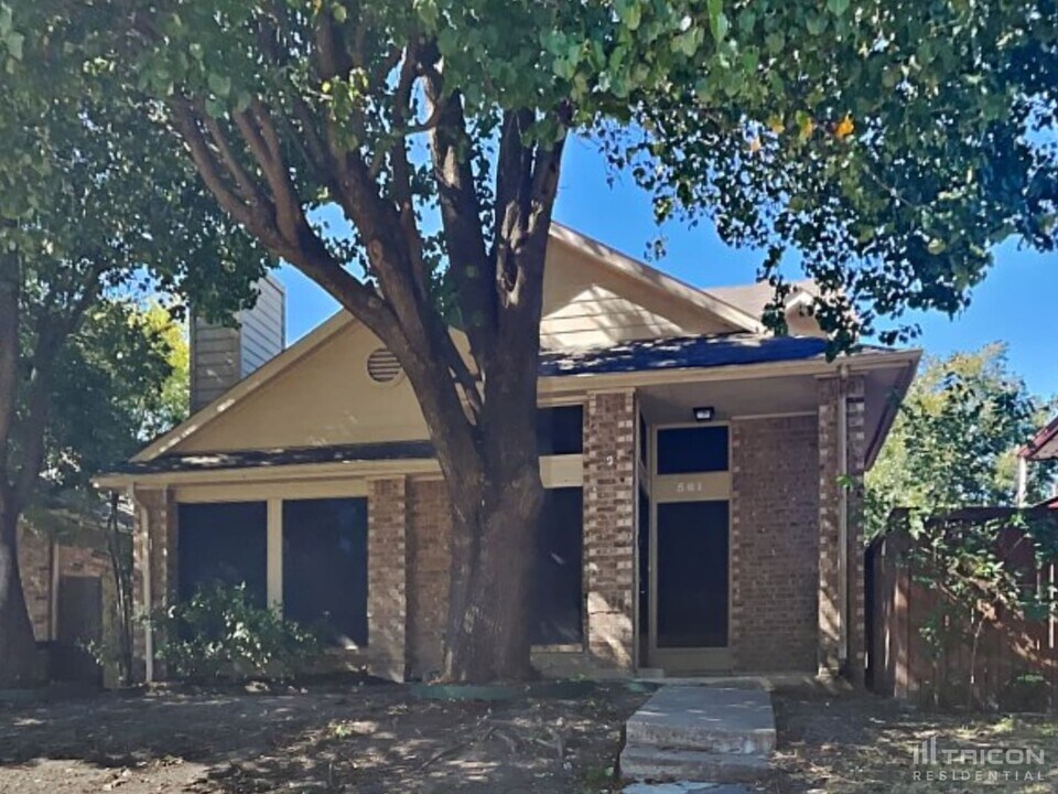 561 Oxbow St in Mesquite, TX - Building Photo