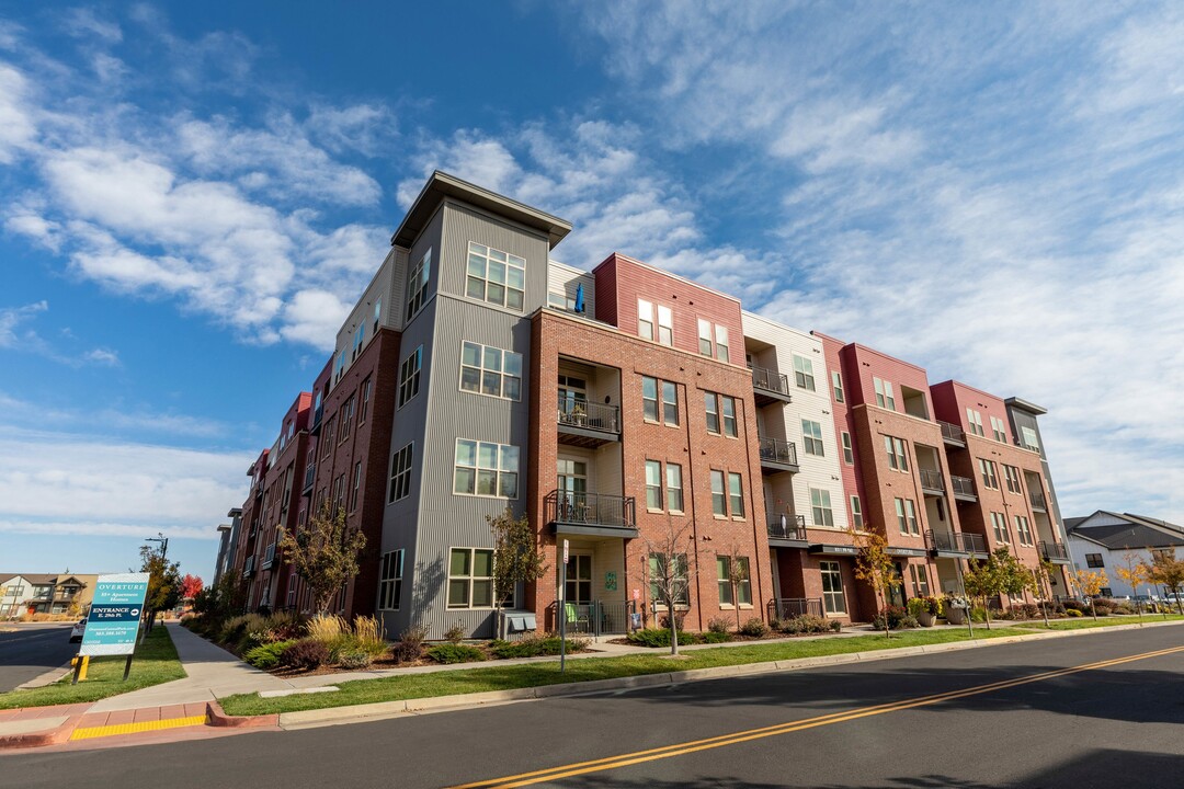 Overture Central Park 55+ Active Adult Apartment Homes in Denver, CO - Foto de edificio