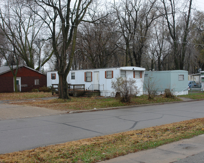 Radio City Mobile Home Park in Des Moines, IA - Building Photo - Building Photo