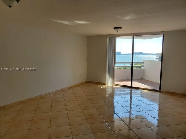 555 NE 30th St in Miami, FL - Building Photo - Building Photo