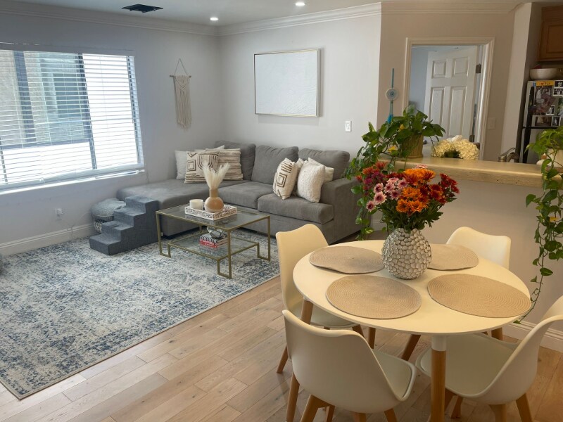 1540 Brockton Ave in Los Angeles, CA - Building Photo