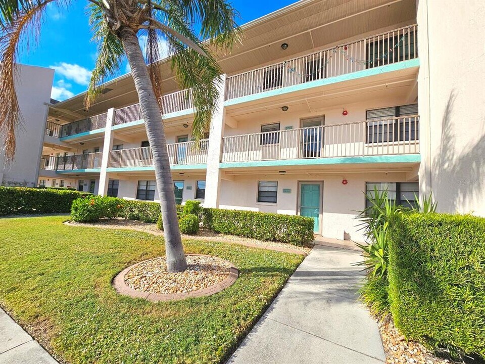 175 Kings Hwy in Port Charlotte, FL - Building Photo