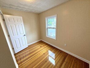 1096 N Shore Rd, Unit 1 in Revere, MA - Building Photo - Building Photo