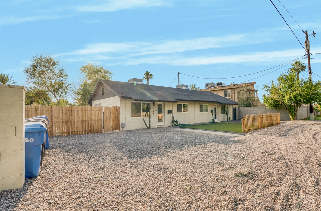 2208 N 26th St in Phoenix, AZ - Foto de edificio