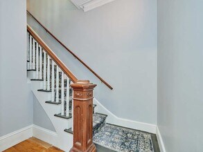 546 E 5th St, Unit A in Boston, MA - Building Photo - Building Photo