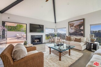 1111 Somera Rd in Los Angeles, CA - Building Photo - Building Photo