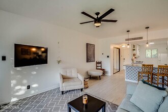 6125 E Indian School Rd in Scottsdale, AZ - Building Photo - Building Photo