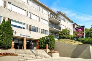 Royal Ridge Apartments in New Westminster, BC - Building Photo