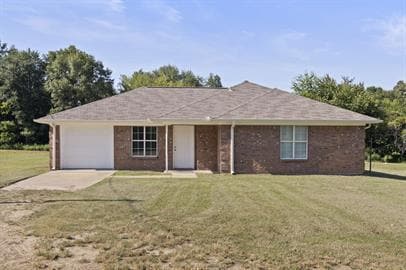 156 County Rd 1749 in Mount Pleasant, TX - Building Photo